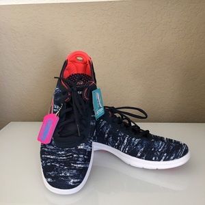 NIB Performance Go Step Lace-Up Walking Shoe